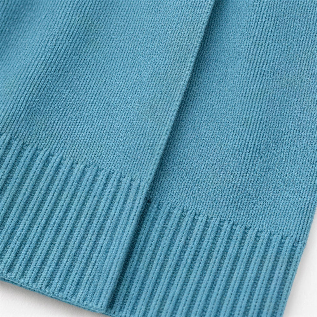 Close-up of the ribbed hem